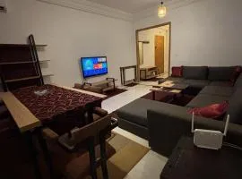 appartement chic et privé avec balcon proche de l'aéroport et du centre ville de Tunis