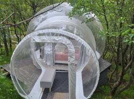 Eyja Mork - Stargazing Igloo with Hot Tub, BBQ and shared kitchen, hotel v destinaci Stora Mork