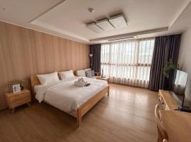 D' Heights Monterrace Lake Condo, hotel v destinaci Mabalacat