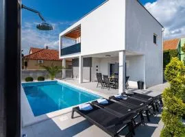 2 Bedroom Lovely Apartment In Obrovac