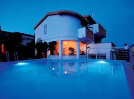 Nice Home In Vinisce With Sauna