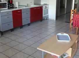Appartement spacieux de plain pied, hotel in Eugénie-les-Bains