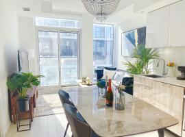 INFIVILLA Duplex Penthouse Suites Skyline Lake View Downtown Toronto, ξενοδοχείο διαμερισμάτων στο Τορόντο
