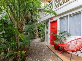 St Jean studio steps away from the beach, hotel v destinaci Saint-Jean