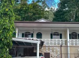 3BR Home in Ancon Hill - Urban Oasis