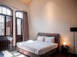 Melayu Villa by Aayu - 8 mins walk to Armenian St, sz&aacute;ll&aacute;s George Townban