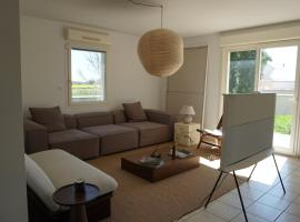 Beautiful WabiSabi Style House in Nuits-Saint-Georges, hotel en Quincey