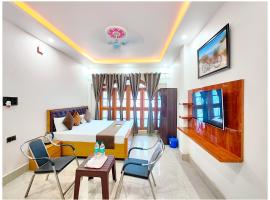 Hotel "Mateshwari Palace" Near Ramjanam Bhoomi - Temple - Fully Air Conditioned Hotel With Free Parking Free Wifi & Excellent Room Service - Best Hotel In Ayodhya, hotel v destinaci Ayodhya