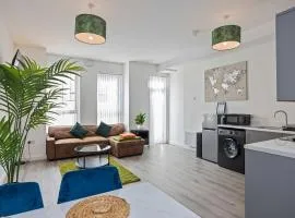 Airy and Modern 1 BR apartment walk to centre