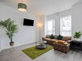 Airy and Modern 1 BR apartment walk to centre