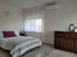 Holdviola 2 Apartman