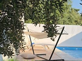 Maya House - Villa Cap Zbib、Banī ‘Aţāʼのヴィラ