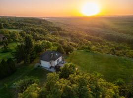 Hilltop House., готель у місті Erdut