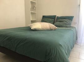 Grand Studio calme centre-ville, ξενοδοχείο σε La Ferte-sous-Jouarre