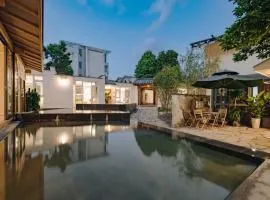 Tengchong Nan Su Gu Li Hot Spring EnjoyLife Family Resort (Tengyue Culture Plaza Branch)