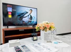 Modern 1BR w Exclusive Pool Access, hotel in Lapu Lapu City