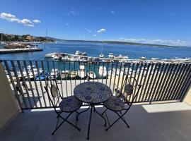 GOYA - SELCE II - 50m od mora, parking, balkon s pogledom, hotel em Selce