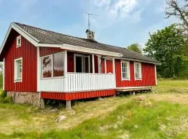 2 Bedroom Stunning Home In Burseryd