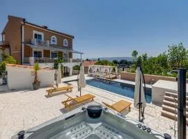 Apartment with heated pool, whirpool, view, near beach