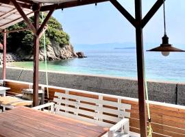 プチリゾート・ひじきwest、Hijikiのプール付きホテル