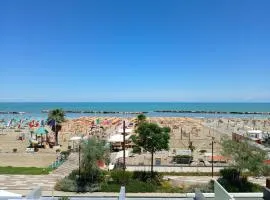 RN003 - Torre Pedrera, esclusivo trilocale fronte mare con balcone