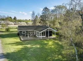 Modern Cottage In Scenic Natural Setting