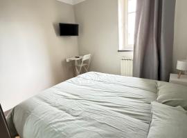 Le Gaston de Belair - Room 005 - 2nd floor - shared Kitchen, alojamiento con cocina en Ferme Thibesart