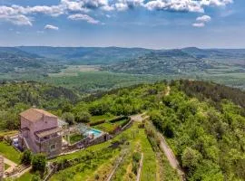 Awesome Home In Pasini With Kitchen