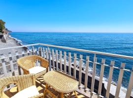 Sunrise on the sea, Hotel in Riposto