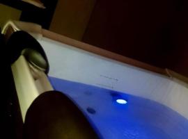 Apartment with Jacuzzi in Parma, hotel a Parma