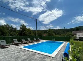4 Bedroom Nice Home In Smoljanac