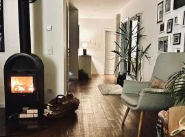 Wohlfühloase mit Pool, Kamin & großer Terrasse