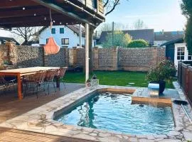 Wohlfühloase mit Pool, Kamin & großer Terrasse