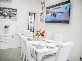 Central Luxury Apartment