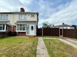 Spacious 3-Bed Home Contractor-Friendly with Parking in Wolverhampton