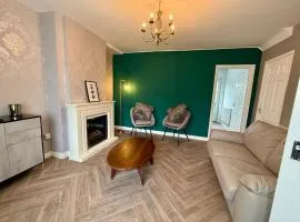Spacious 3-Bed Home Contractor-Friendly with Parking in Wolverhampton