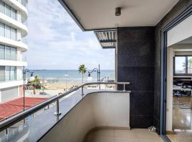Dios Ponte Finikoudes Beachfront, biệt thự ở Larnaka