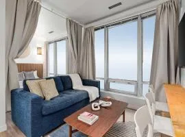 Highrise Cityview Stay near Robson Square and Skytrain for 6