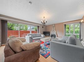 Strathalmond 4 Bedroom House - Edinburgh, hotel di Edinburgh