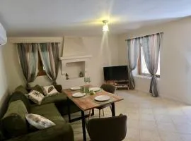 Daisy House Golden Beach Area