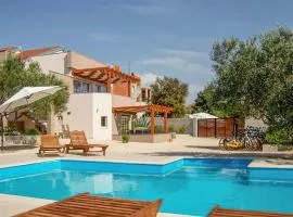 2 Bedroom Awesome Apartment In Bibinje