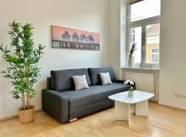 Long Term Stylish Apartment with Free Parking
