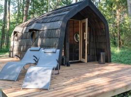 Hundi Holiday Home Cabin "Paat", kemp v destinaci Hiiessaare