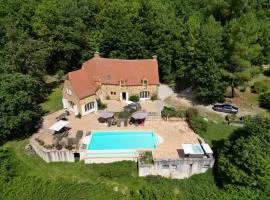 Luxury Chateau w. pool & hot tub in Dordogne