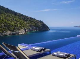 Exquisite Kefalonia Villa Villa Arystar 1 Bedroom Seafornt Spectacular Sea Views Private Outdoor Infinity Pool Assos, hotel in Asos