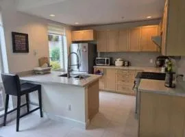 Private Room in Vibrant Vancouver - with share living room and kitchen