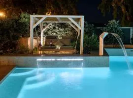 Luxury Santorini Villa 4 Bedroom Villa Secluded Location & Private Pool Megalochori