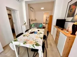 Mono Limone sx con corte, posto auto ed aria condizionata vicino al mare