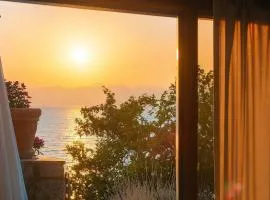 Beachfront Avia Nest - Aspa's Getaway