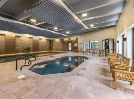 Cozy up in this Scenic 2BR Retreat Steps from Trails, Lifts & Village Dining